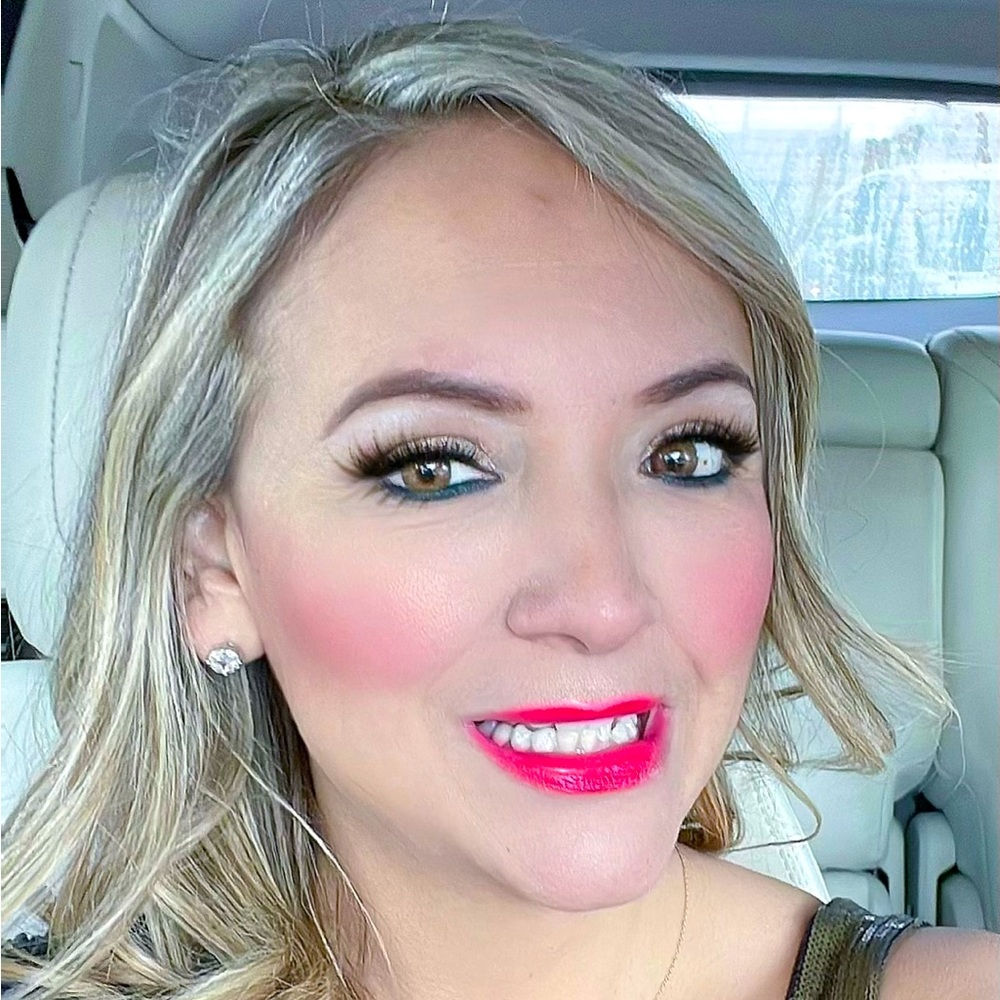 Meet your Posher, Yesi